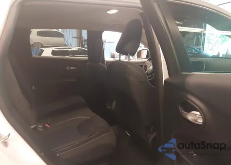 2016 Jeep Cherokee Latitude z USA, uszkodzony, nr VIN 1C4PJMCB9GW259514